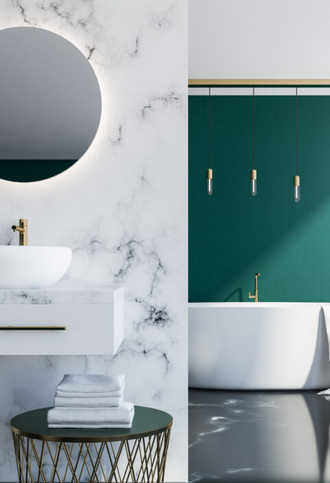 Loft-Badezimmer aus weißem Marmor und dunkelgrün, mit einem Waschbecken, einem runden Spiegel und einer Badewanne in der Nähe des Loft-Fensters